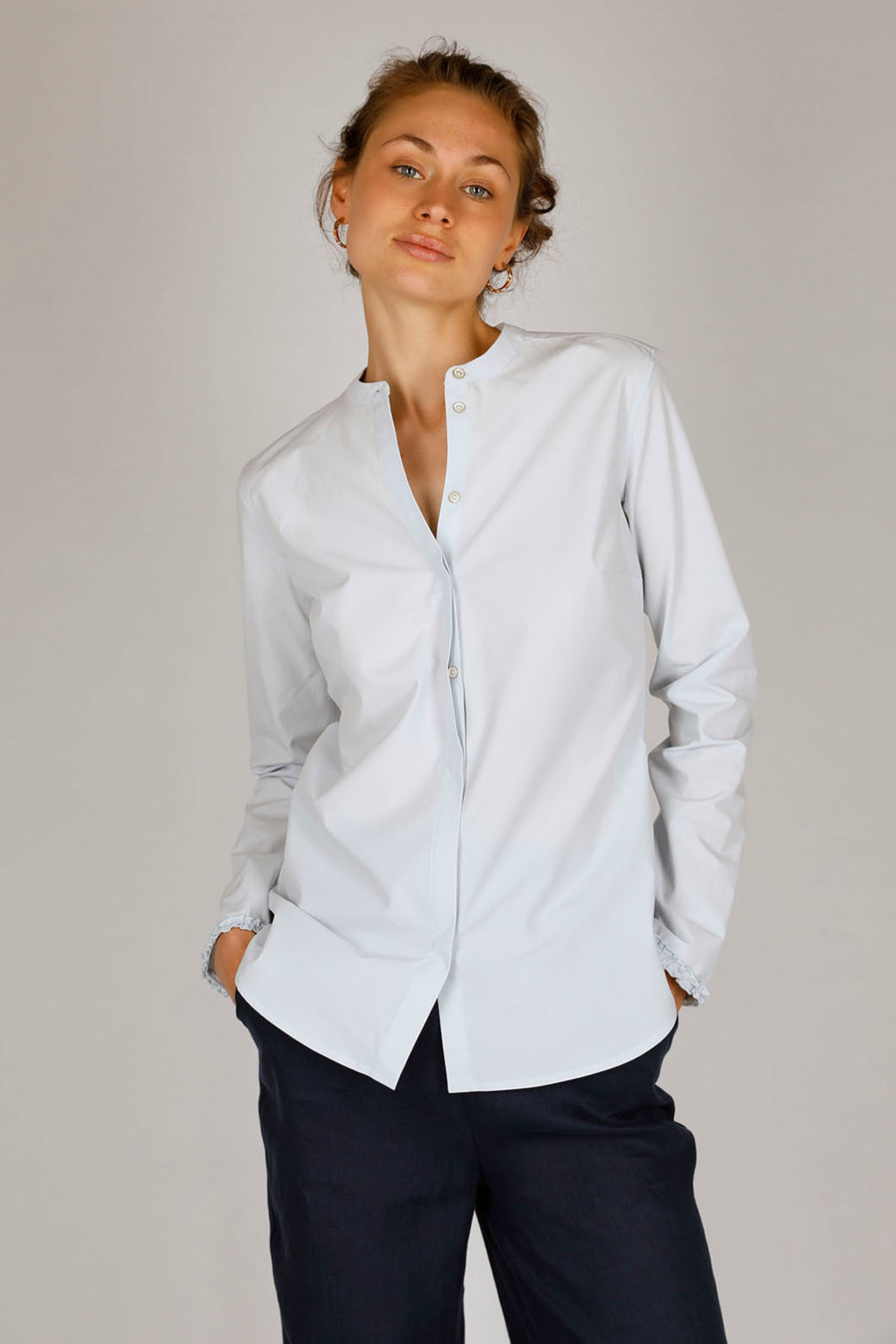 EASY - Classic blouse in organic cotton - Colour: Sky