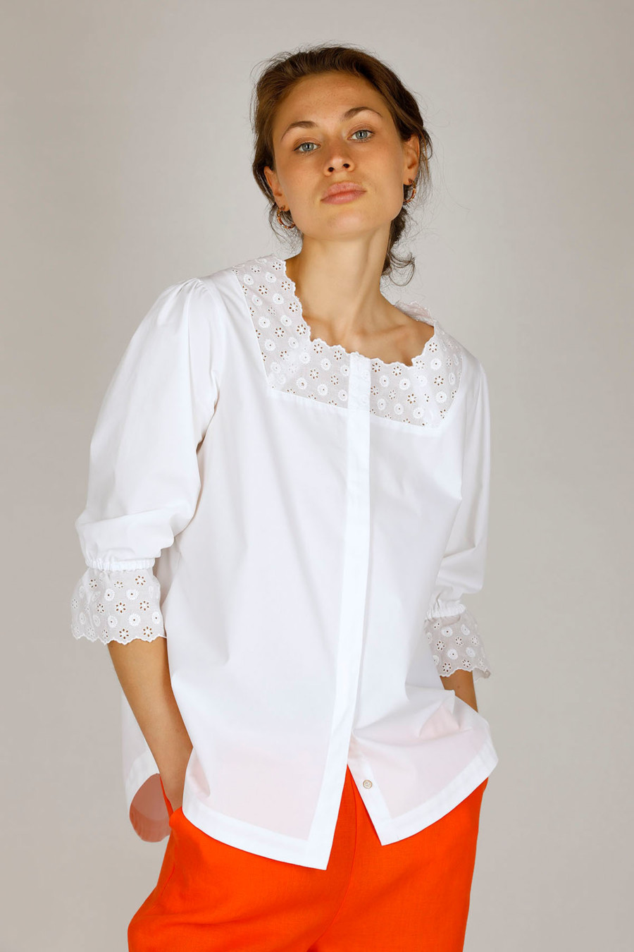 HOLLY - Romantic lace blouse with carree neckline - Colour: White