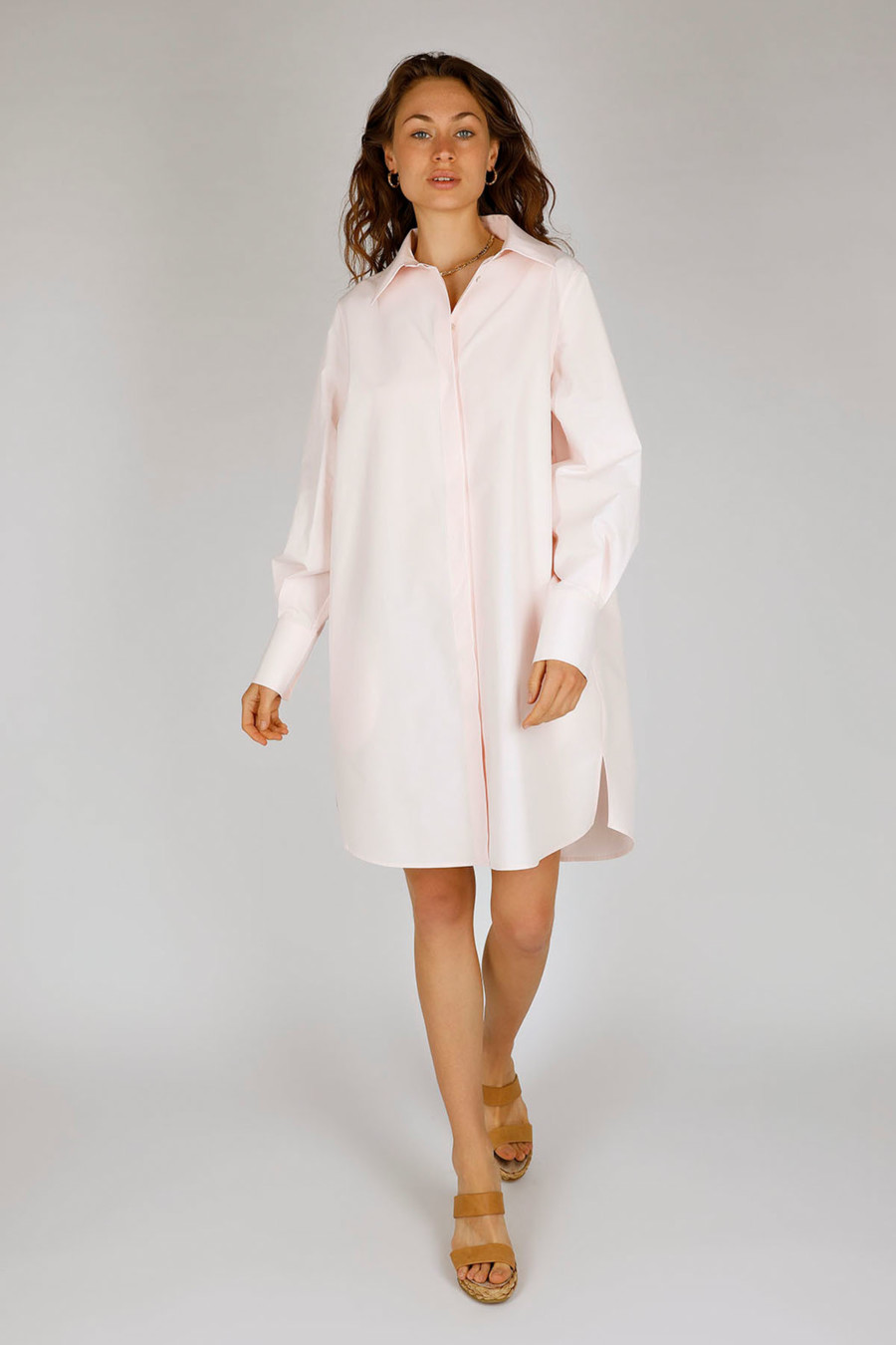 LORA DRESS – Oversize Hemdblusenkleid aus Bio-Baumwolle – Farbe: Baby