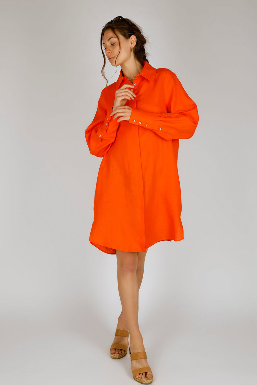 LORA DRESS – Oversize Hemdblusenkleid aus feinstem Leinenstoff – Farbe: Tomato