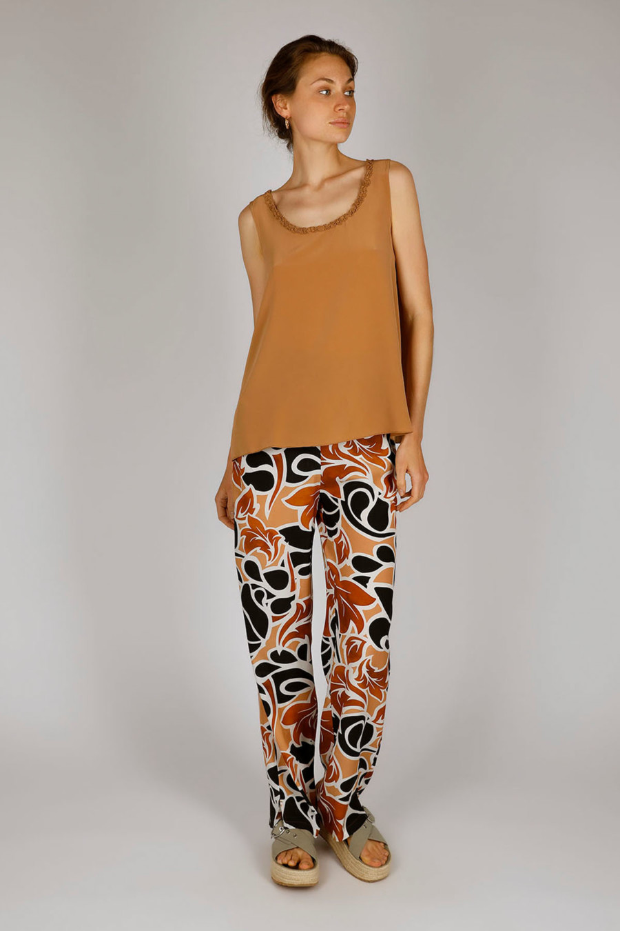 MARLENE - Wide-leg trousers with elastic waistband - Colour: Leaves
