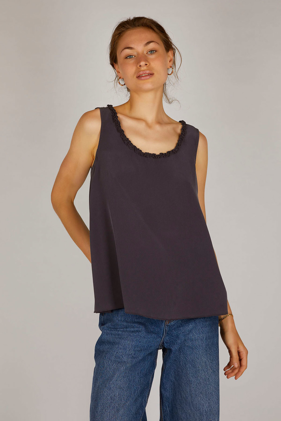POLLY - Flowing top with ruffle details - Colour: Granite
