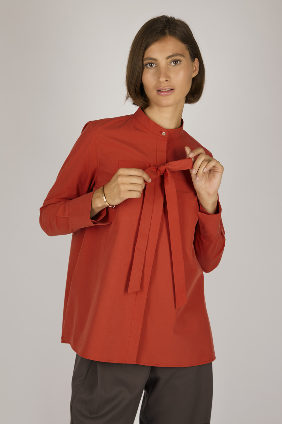 EVE – Blouse with stand-up collar and binding element – Color: Red Hot