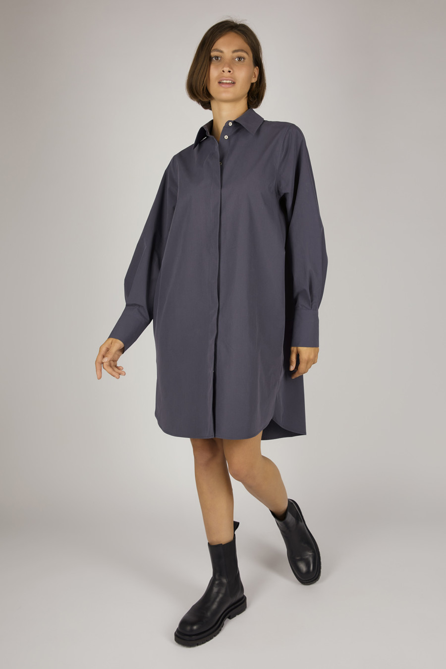 LORA DRESS – Oversize Hemdblusenkleid – Farbe: Schiefer