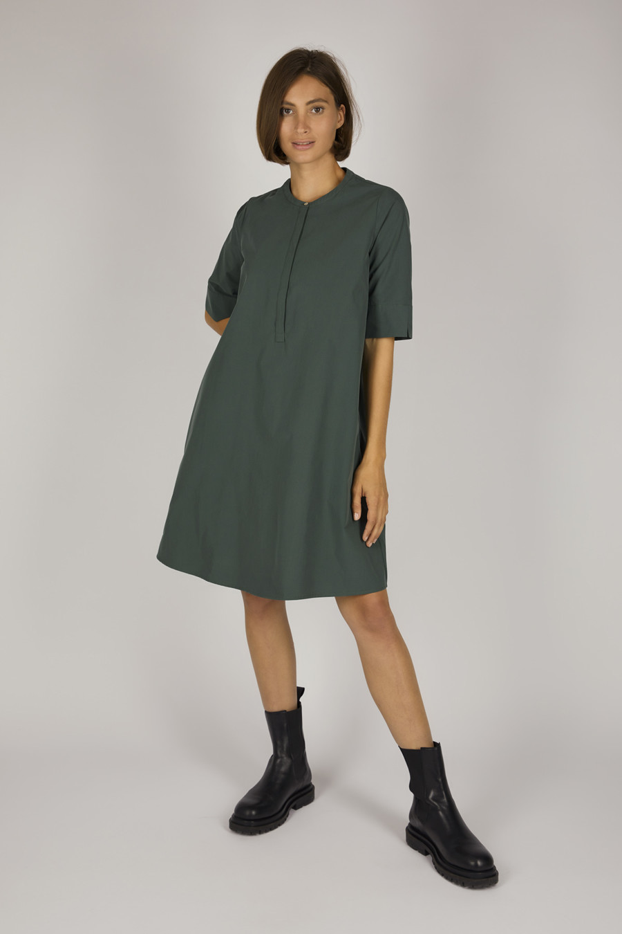 PHOEBE – Hemdblusenkleid mit verlängertem Halbarm – Farbe: Moss